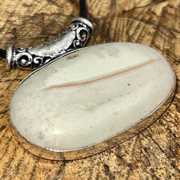 Calcite Pendant 1 1/2”x2” - Picture 8 of 16